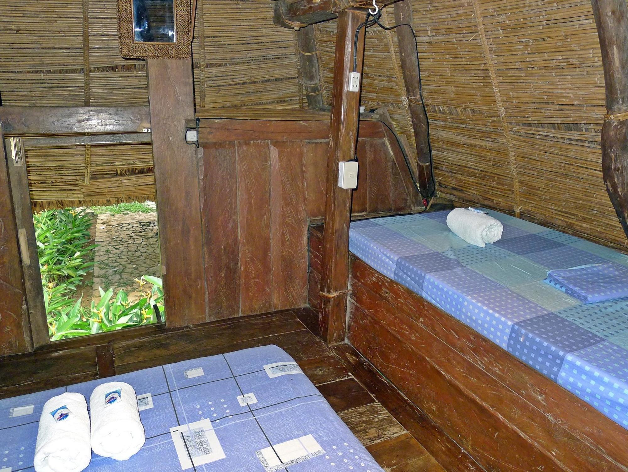 Native Village Inn Банаю Экстерьер фото