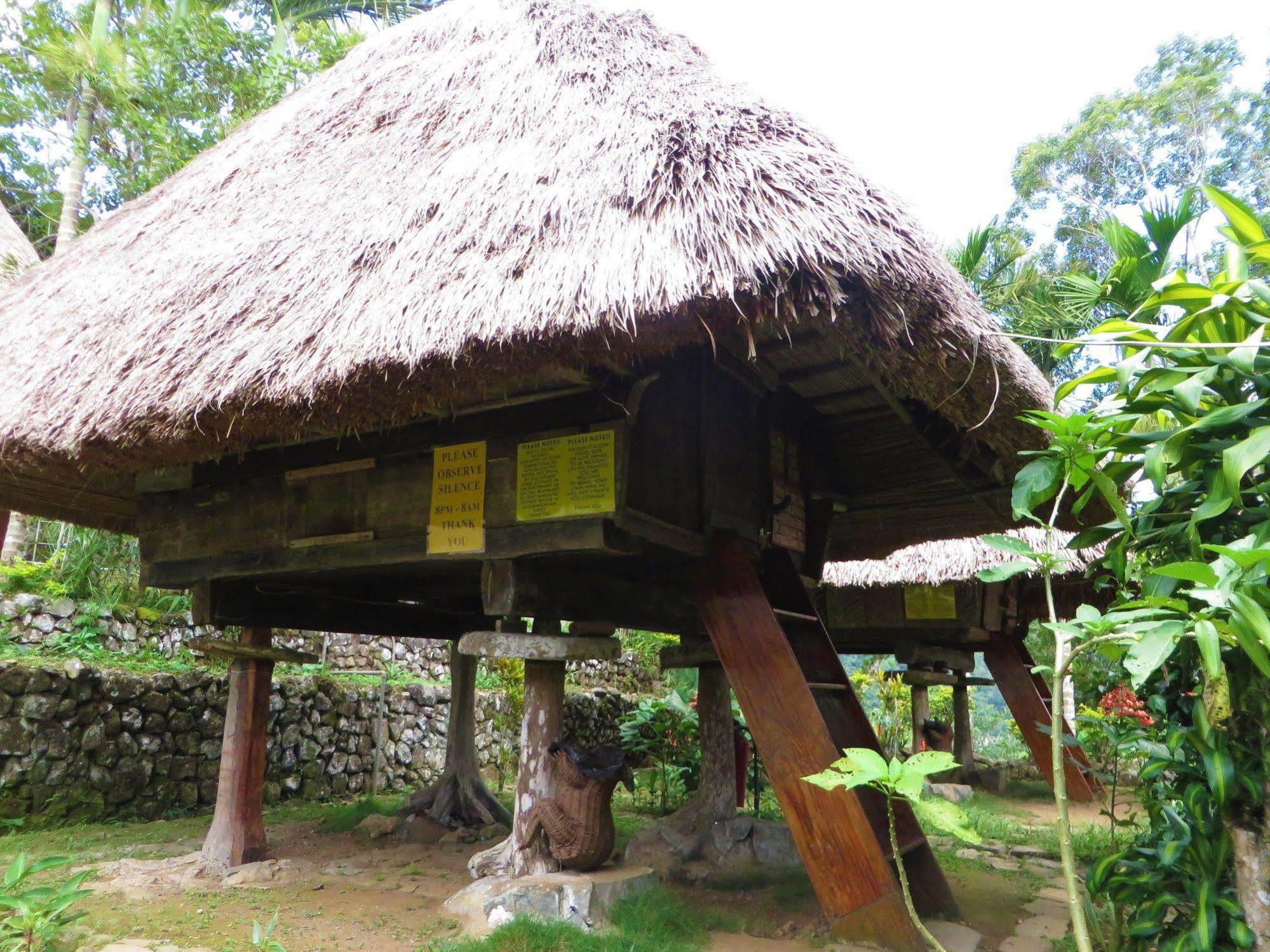 Native Village Inn Банаю Экстерьер фото