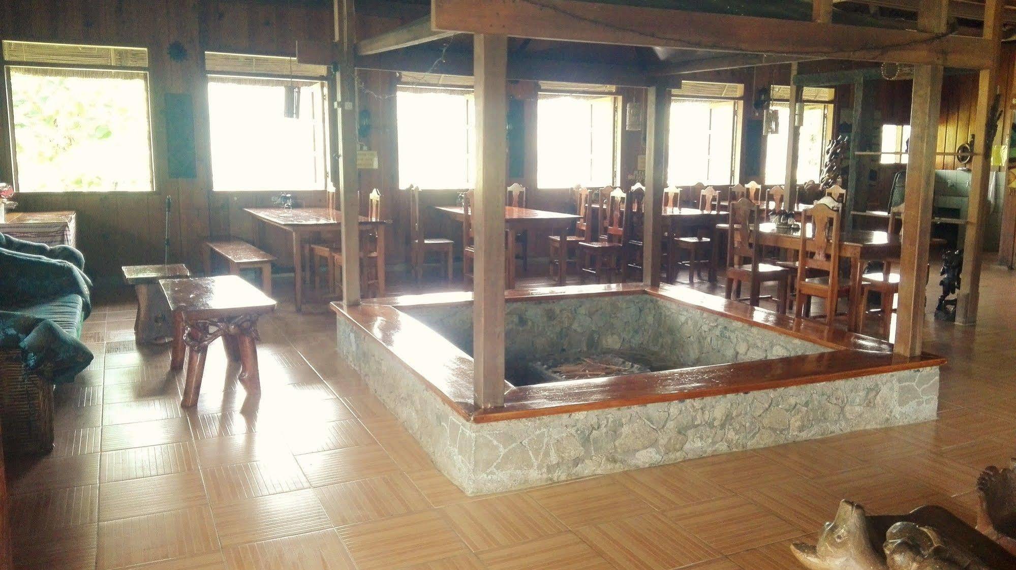Native Village Inn Банаю Экстерьер фото